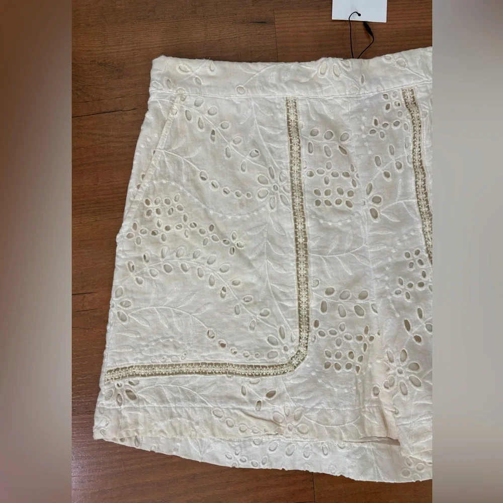 Zara Cream Eyelet Shorts Bermudas